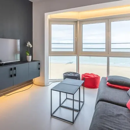 Eliza - Luxurious With Stunning Sea Views דירה